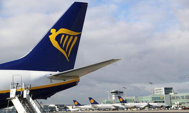 FILE PHOTO:A Ryanair aircraft parks at tarmac of Fraport airport in Frankfurt