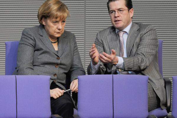 Nach nur acht Monaten als Wirtschaftsminister wird Baron Guttenberg ein Schlüssel-Ressort von Regierungschefin Merkel anvertraut.