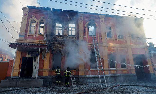 Ein Gebäude nach russischem Beschuss in der Region Donezk.