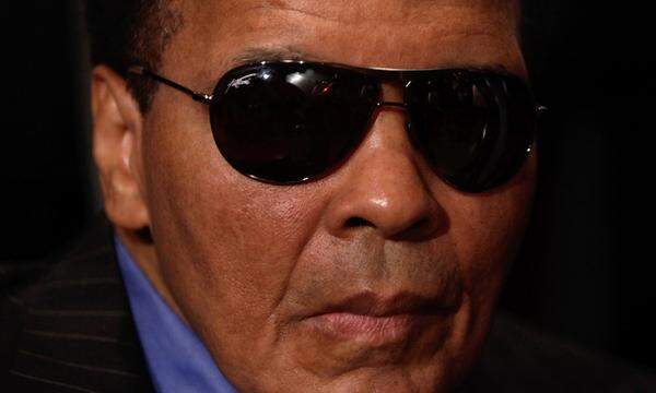 Auch die Kräftigsten sind nicht gefeit: Muhammad Ali, sichtlich gezeichnet. 