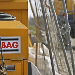 THEMENBILD-PAKET:  ARBEITER/BAU/BAUSTELLE/STRABAG
