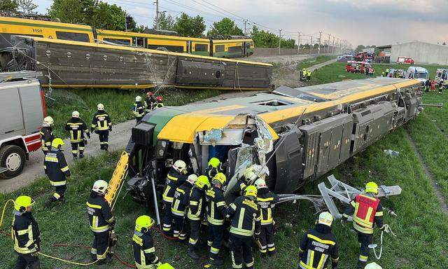 Schwerer Zugsunfall bei Münchendorf - die Ursache ist noch unklar.