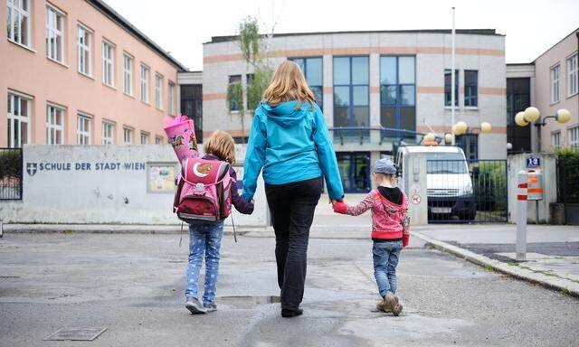 Jedes dritte Kind legt den Schulweg zu Fuß oder mit dem Fahrrad zurück.
