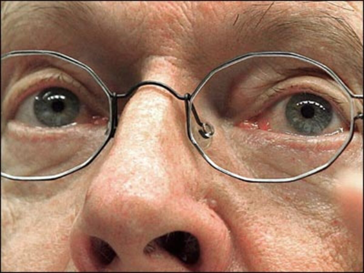 Für den VP-Obmann sind es die vierten Koalitionsverhandlungen an der Spitze seiner Partei. Einmal schloss er eine große, zweimal eine schwarz-blaue Koalition. Der 61-jährige Schüssel ist als Taktierer bekannt, was ihm nicht zuletzt den Kanzlersessel im Jahr 2000 bescherte.Während die SPÖ drängt, setzt Schüssel (erneut) auf Zeit. Seine Hauptanliegen sind: kein Abgehen von den günstigeren Unternehmenssteuern, keine groben Änderungen in der Schulpolitik und natürlich kein Ausstieg aus dem Eurofighter-Vertrag.Aus seiner grundlegenden Skepsis gegenüber einer großen Koalition macht Schüssel kein Hehl: "Das wichtigste Entgegenkommen ist, dass wir Verhandlungen mit der SPÖ aufnehmen."