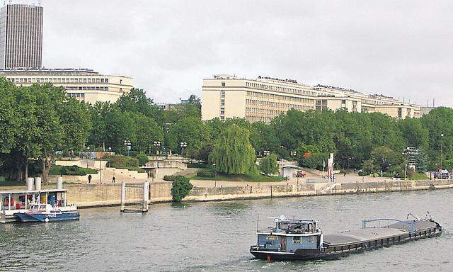 Akademische Aussicht: Blick von der Universit´e Pierre et Marie Curie in Paris auf die Seine (mit Notre Dame im Hintergrund).