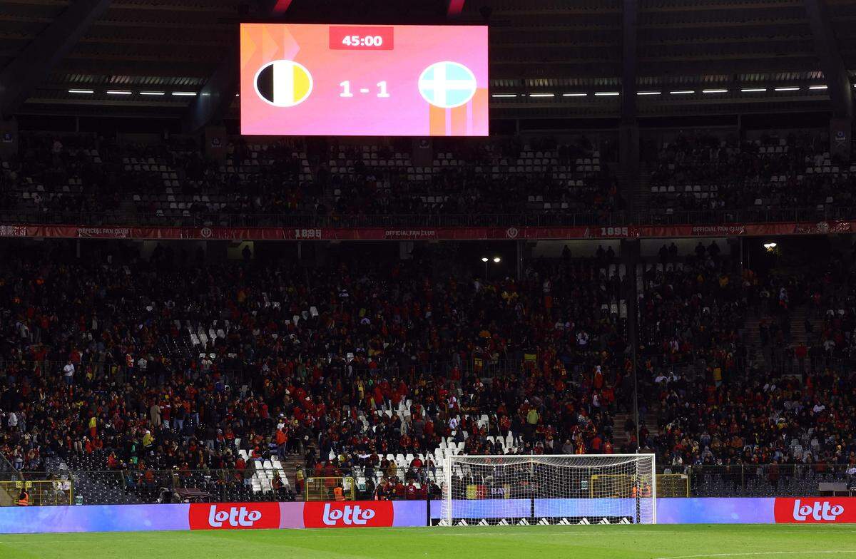 Das EM-Qualifikationsspiel zwischen Belgien und Schweden wurde wegen der Attacke zur Halbzeit beim Stand von 1:1 abgebrochen. 