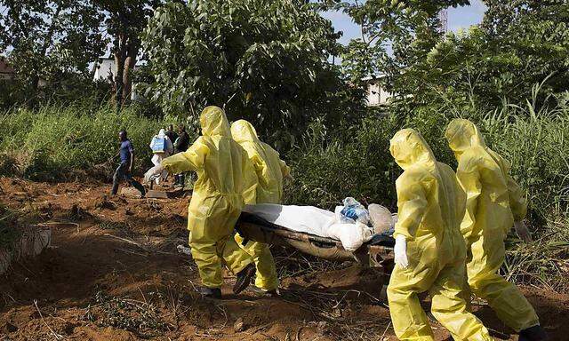 In Sierra Leone breitet sich das Ebola-Virus weiter aus. Die Zahl der Neuinfektionen stieg sprunghaft an.
