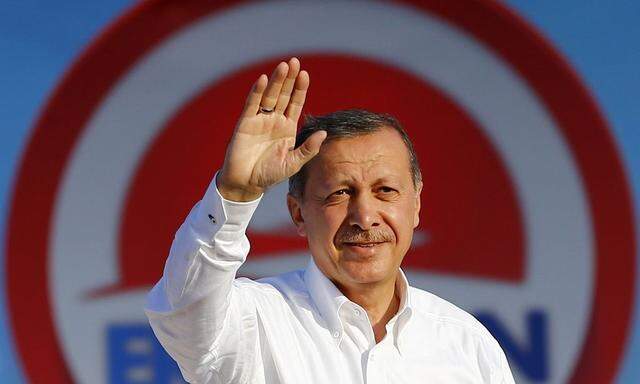 Turkey´s Prime Minister and presidential candidate Erdogan greets his supporters during an election rally in Istanbul