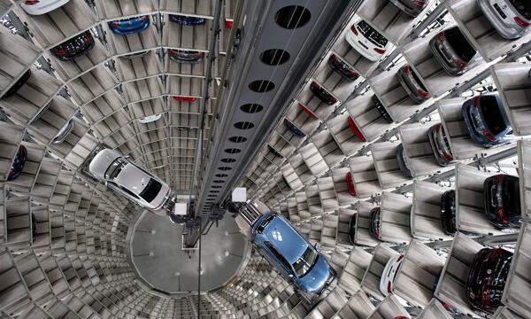 Die VW-Autostadt in Wolfsburg. Volkswagen und BMW rufen Autos in den USA zurück.