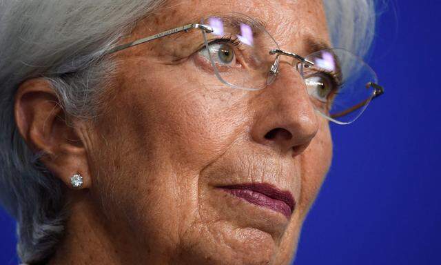 EZB-Chefin Christine Lagarde hat den Leitzins zuletzt bei 4,5 Prozent belassen. Fällt er wieder, wäre das gut für Anleihen..