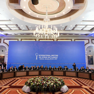 Zum Auftakt der Syrien-Konferenz versammelten sich alle an einem runden Tisch. Doch danach gab es Pendeldiplomatie.