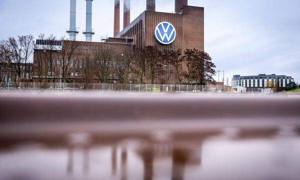 Hintergrund ist das seit Jahren laufende Verfahren wegen des Verdachts überhöhter Betriebsratsgehälter bei Volkswagen. 