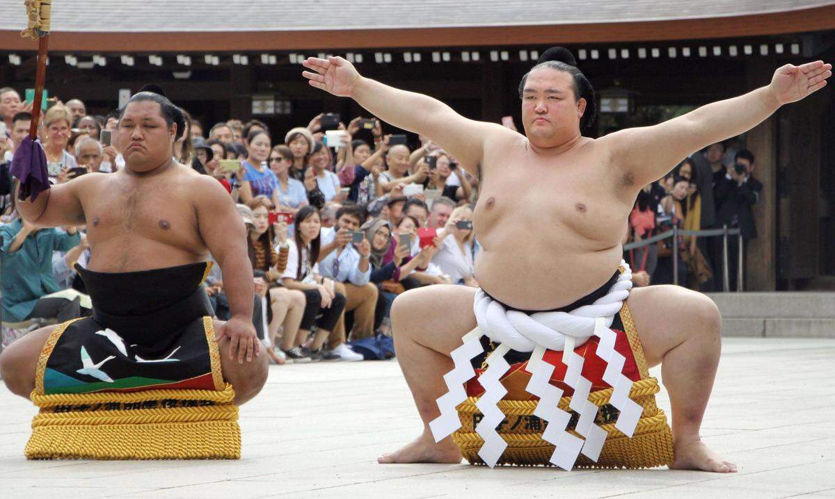 In Japan ein Klassiker: Sumo. Je schwerer, desto besser