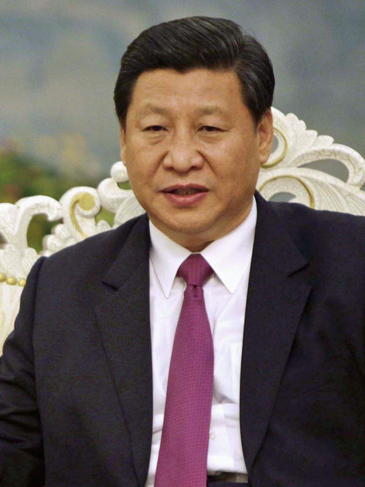 Fest steht: Mit Xi Jinping (Bild) wird ein "Prinzling" nicht nur im Ständigen Ausschuss sitzen, sondern auch Staatschef Hu als mächtigsten Mann Chinas beerben. Der Vater des 59-jährigen Noch-Vizepräsidenten war einer der Revolutionshelden. Kritiker halten Xi aber für "zu glatt", allzu große Reformen seien von ihm nicht zu erwarten.