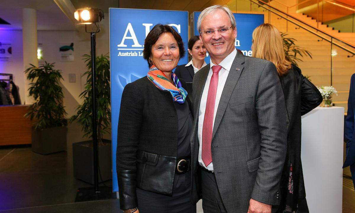 PwC Senior Partner Christine Catasta und Vorarlbergs Landtagspräsident Harald Sonderegger.