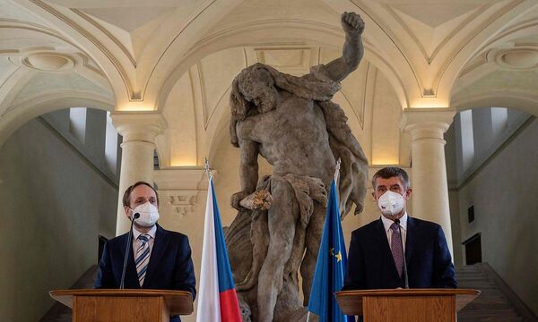 Kulhanek (links) an der Seite vom tschechischen Premierminister Andrej Babis.