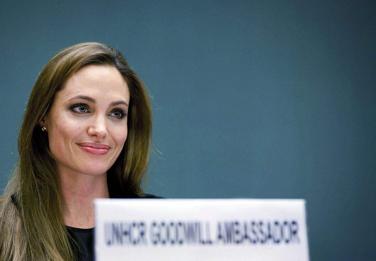 Anlässlich der Verleihung des Nansen-Flüchtlingspreises am 3. Oktober 2011 in Genf hat das UNO-Hochkommissariat für Flüchtlinge (UNHCR) auch seine langjährige Sonderbotschafterin Angelina Jolie ausgezeichnet.