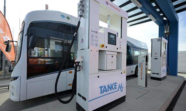 Den frisch erzeugten Wasserstoff können Busse bei der H2-Tankstelle in Simmering gleich beziehen – die zweite ihrer Art in Wien. 