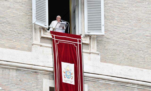 Papst Franziskus am Montag in seiner jährlichen Neujahrsansprache