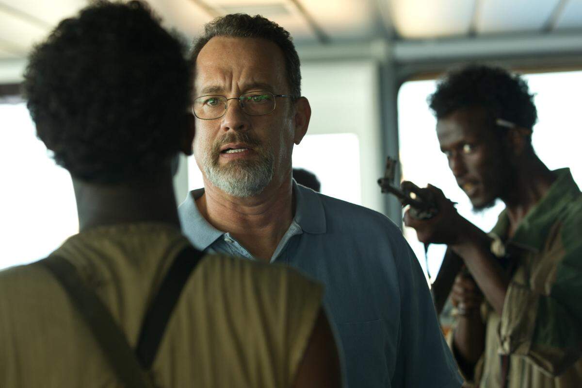 Paul Greengrass' Action-Thriller basiert auf dem Piratenangriff auf die Maersk Alabama, der tatsächlich stattgefunden hat. Hanks spielt die Titelrolle, den Kapitän, der versucht, die Piraten auszutricksen, und am Ende von ihnen entführt wird. Hanks bekam für sine Darstellung einen Golden Globe, ebenso wie sein Co-Star Barkhad Abdi, der auch für den Oscar nominiert war.