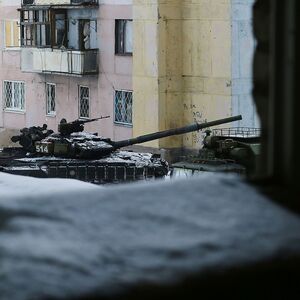 Ein Panzer in einer ostukrainischen Stadt.