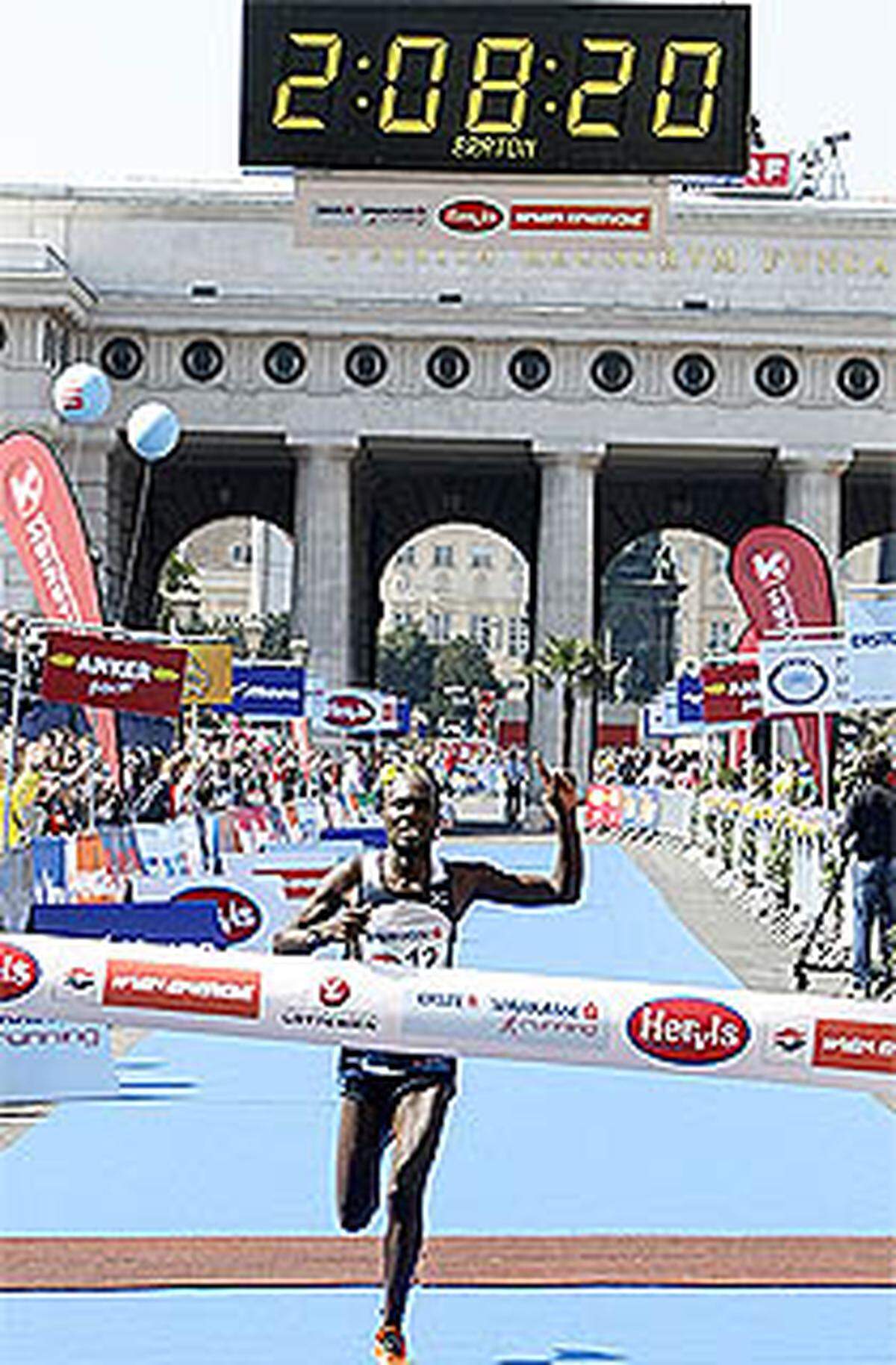 Der Sieger des 26. Vienna City Marathons: Gilbert Kirwa. Er lief das Rennen in einer Zeit von 2:08:21