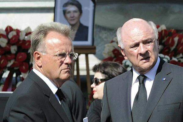 Unter den Trauergästen waren auch die Landeshauptleute, im Bild zu sehen sind der niederösterreichische Landeshauptmann Erwin Pröll (ÖVP) und sein burgenländischer Amtskollege Hans Niessl (SPÖ).
