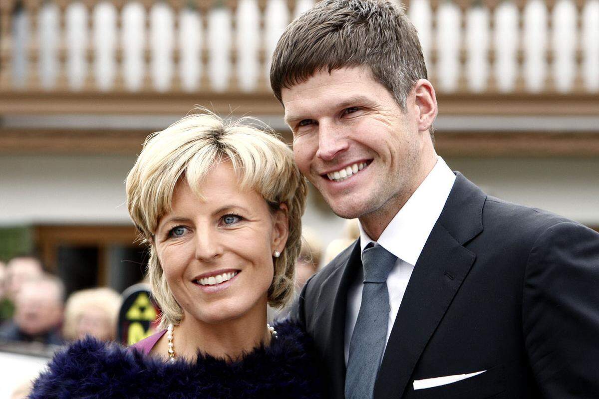 Aus der Reihe sehen und gesehen werden: Die ehemalige Skirennlaeuferin Martina Ertl-Renz und ihr Mann Sven Renz.