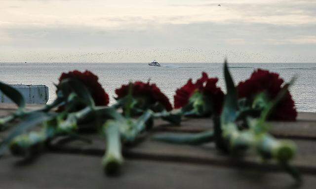 Blumen am Pier der Küstenstadt Sotschi am Schwarzen Meer.
