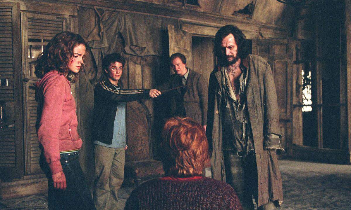 In den Harry-Potter-Verfilmungen spielte der 59-Jährige Oldman die Rolle von Sirius Black. Das ist Harrys (zu Beginn etwas furchteinflößender) Pate.
