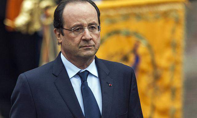 France´s President Hollande reviews troops at royal palace Noordeinde in The Hague