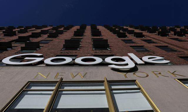 Verbraucherschützer haben den Google-Konzern im Namen aller Nutzer in Großbritannien Schadensersatz geklagt.