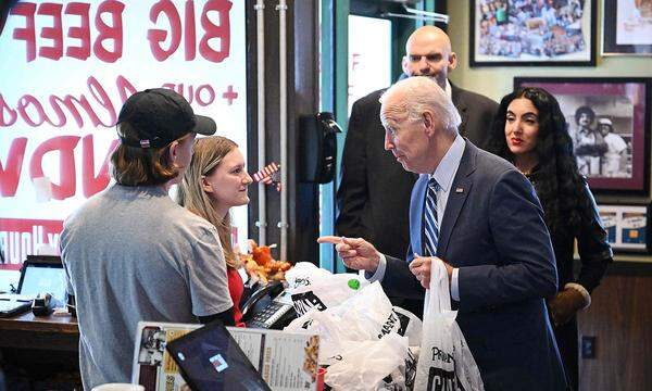US-Präsident Joe Biden in einem Sandwisch-Laden in Pennsylvania.
