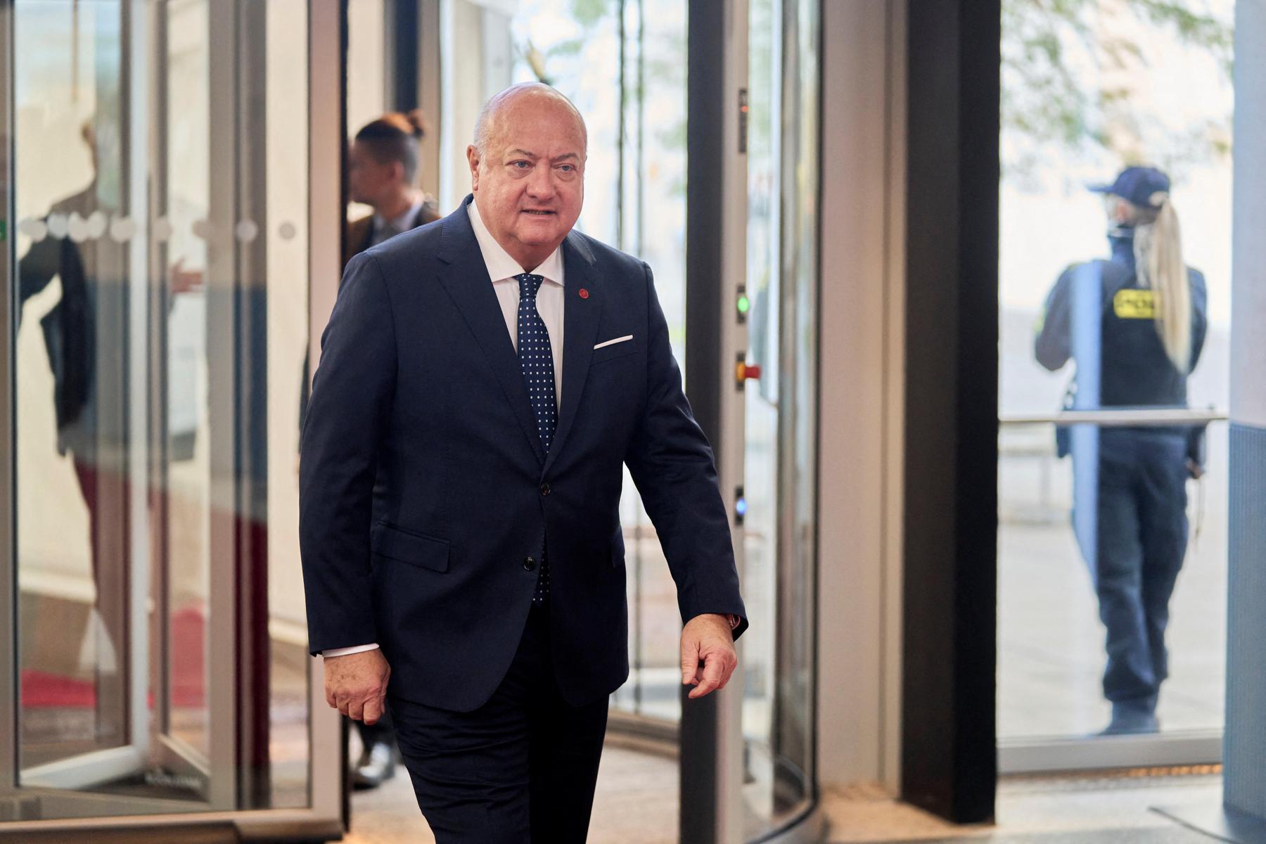 Kanzler Stocker kehrt nach Rückenoperation wieder ins Büro zurück