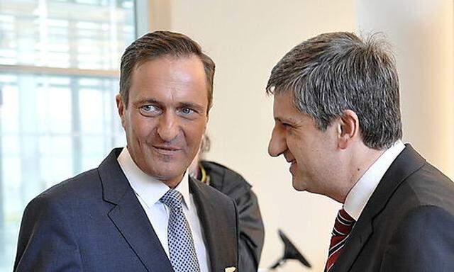 Bundesparteiobmann Michael Spindelegger und ÖVP-Wien Chef Manfred Juracka (beide ÖVP)