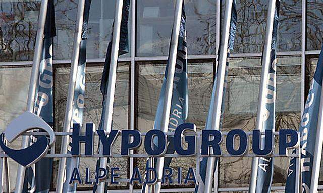 ARCHIV - Hypo Group Alpe Adria Bank in Klagenfurt, Oesterreich, aufgenommen am 19. Februar 2007. Die 