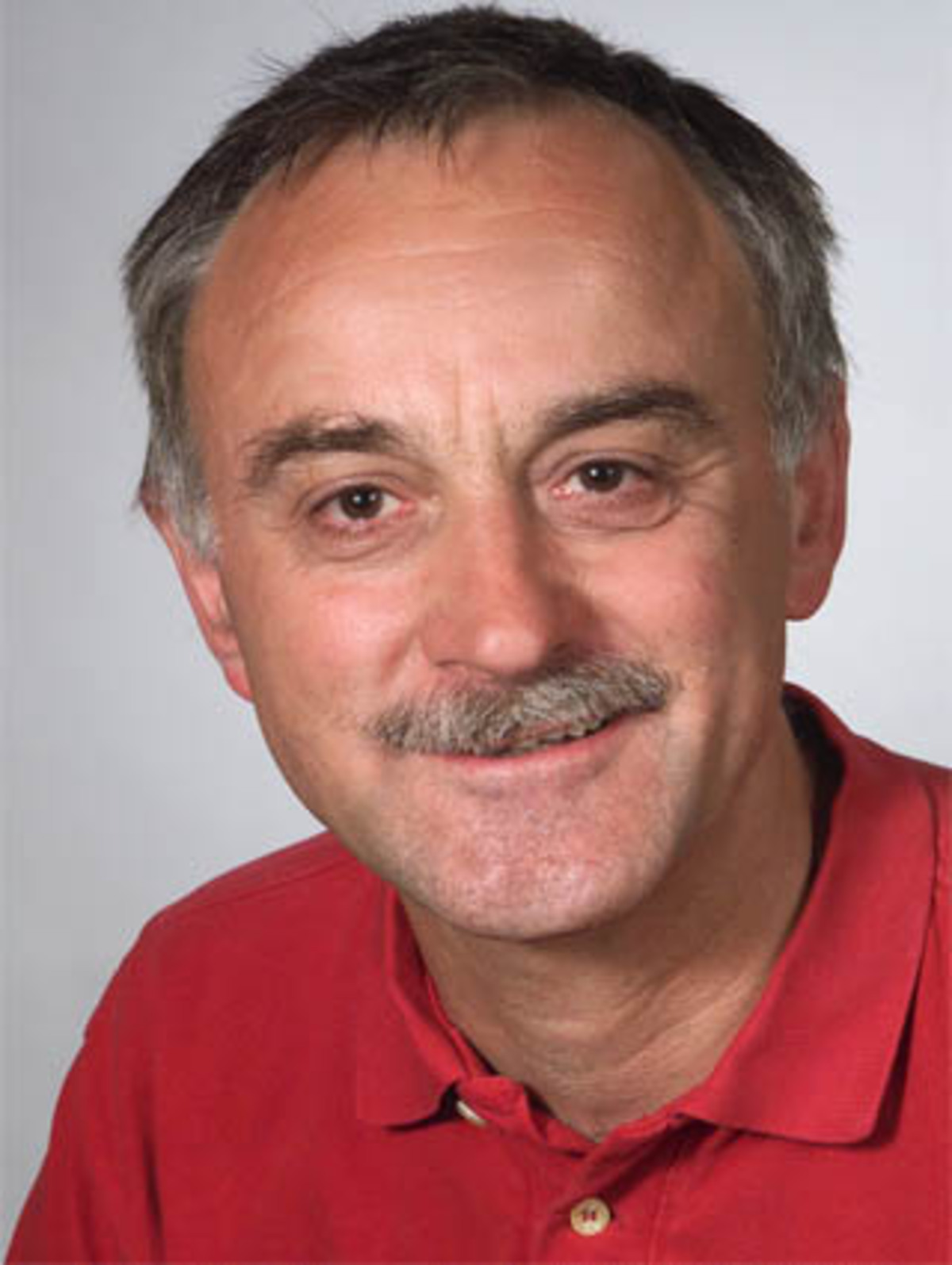 Der KPÖ-Landessprecher und Journalist Furtlehner (geb. 1951) sieht seine Partei als die "superrote Variante". Er tritt für eine höhere Besteuerung von Profiten und gegen den politischen Missbrauch des Themas Sicherheit an.