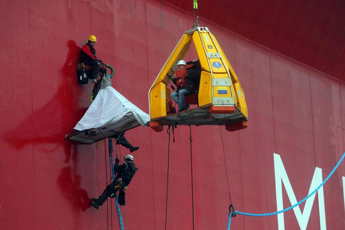 Experten vermuten laut Greenpeace etwa 90 Milliarden Barrel (ein Barrel= 159 Liter) Öl in der Arktis, das meiste davon unter dem Meeresboden. Diese Menge würde reichen, um den derzeitigen Weltverbrauch für etwa drei Jahre zu decken.