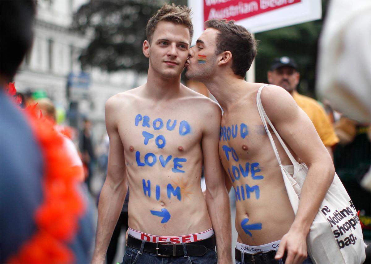 Laut Organisator Christian Högl, Obmann des Vereins Hosi (Homosexuelle Initiative), kamen heuer rund 110.000 Menschen zu dem bunten Umzug.