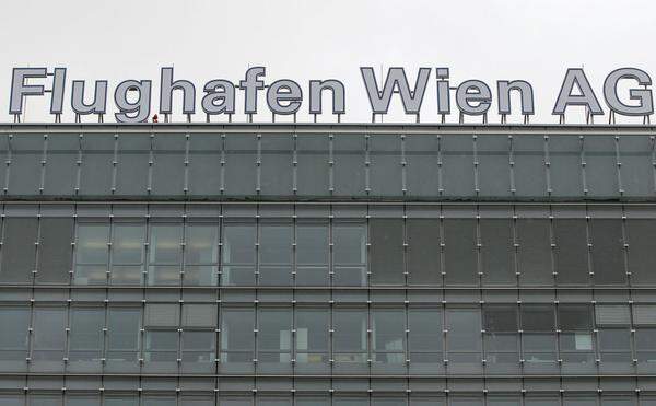 Der monatelange Machtkampf am Flughafen Wien ist fürs erste entschieden:Der bisherige Aufsichtsratspräsident Christoph Herbst (50) übernimmt vom abgesetzten Vorstandschef Herbert Kaufmann die Führung des Unternehmens.