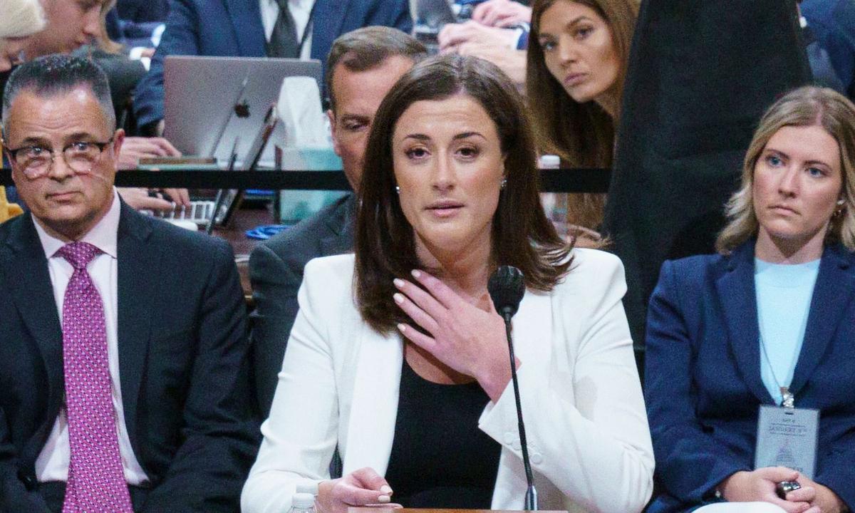 Cassidy Hutchinson, frühere Mitarbeiterin des Weißen Hauses, sagte vor dem U-Ausschuss zum Sturm auf das Kapitol aus.
