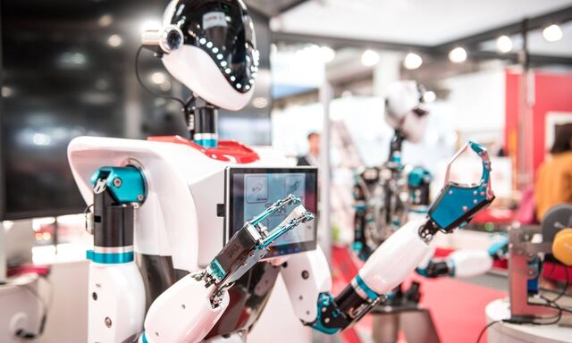 Die Digitalisierung verändert, was wir wissen müssen und wie wir dieses Wissen erwerben. Dass der Mensch gar nicht mehr denken muss, ist aber nicht zu erwarten.