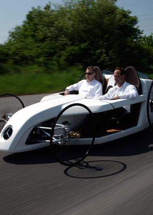 Da sollte dem Wasserstoff noch die Zukunft gehören: F-CELL Roadster (2009), ein Projekt von Daimlers Nachwuchsabteilung mit 1,2-kW-Brennstoffzelle im Heck.