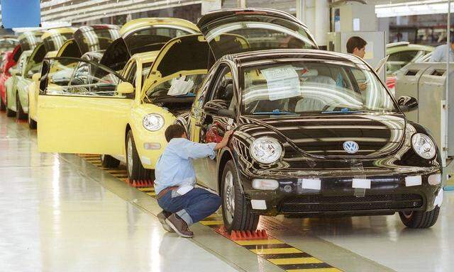 Volkswagen Werk in Puebla Fertigung des New Beetle Auto Automobilindustrie Wirtschaft Produkt