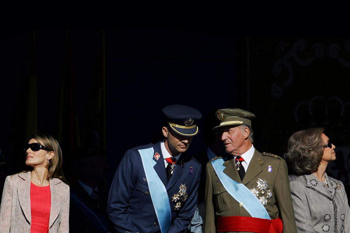 Der spanische König Juan Carlos dankte 2014 nach 39 Jahren am Thron ab. Auch wenn er schon länger mit gesundheitlichen Problemen zu kämpfen hatte, kam die Entscheidung damals überraschend - eine Abdankung hatte der König zuvor immer strikt ausgeschlossen.