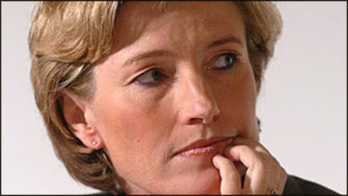 "Nahezu alle Anschuldigungen gegen den Kreml und den russischen Auslandsgeheimdienst sind entweder von früheren KGB-Offizieren erhoben worden, aus denen MI6-Agenten wurden, oder durch Freunde, Verbündete oder Angestellte von Boris Beresowski - jenes russischen Oligarchen der Jelzin-Ära, dessen Auslieferung unter dem Vorwurf der Veruntreuung Russland bisher vergeblich verlangt. ...