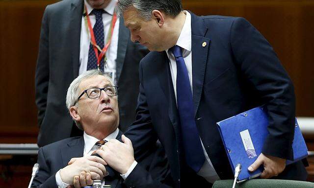 EU-Kommissionspräsident Jean-Claude Juncker (li.) macht seinen Standpunkt zu den Todesstrafen-Äußerungen des ungarischen Premiers Viktor Orban (re.) deutlich.