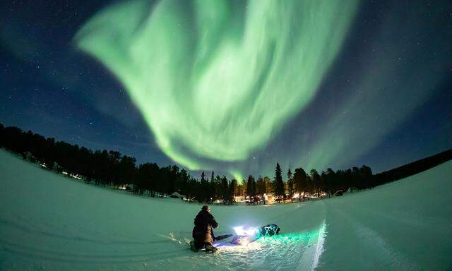 Nordlichter über Torassieppi in Lappland, Finnland.