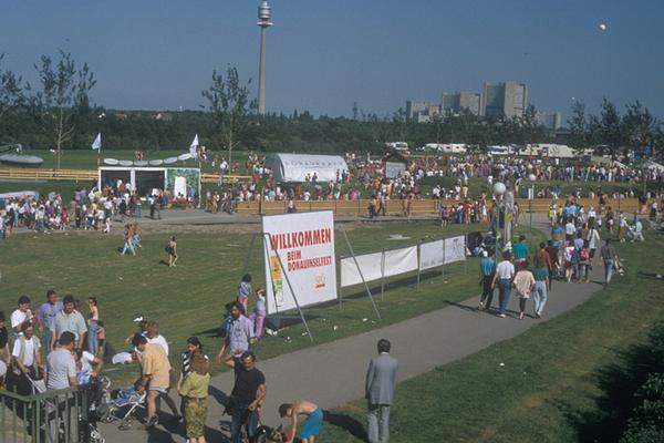 Das Donauinselfest gibt es auch heuer, trotz des Hochwassers. Inzwischen zählt das Spektakel drei Millionen Besucher an drei Tagen.  Mehr zum Programm: Donauinselfest mit Amy Macdonald und Minisex 1991 Donauinselfest