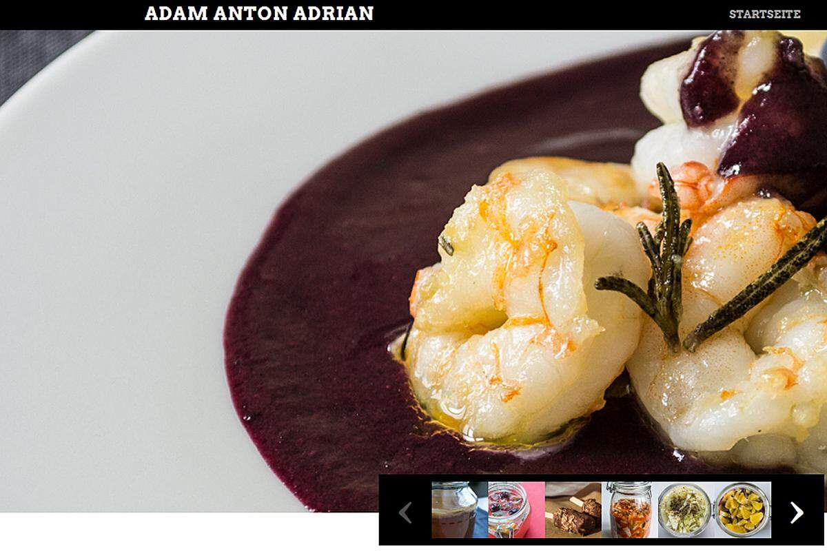 Einer von wenigen männlichen Food Bloggern ist Adam Anton Adrian, der Chancen auf den ´Newcomer 2013´ hat. Er stellt auf seinem Blog Rezepte wie jenes zu ´Riesengarnelen auf Himbeersauce´ vor. Adam Anton Adrian